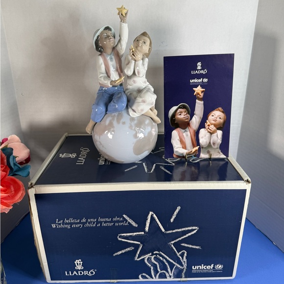 Lladro Other - Lladró "WORLD OF LOVE" Unicef Boy & Girl On Globe With Stars Figurine#6353 W/Box